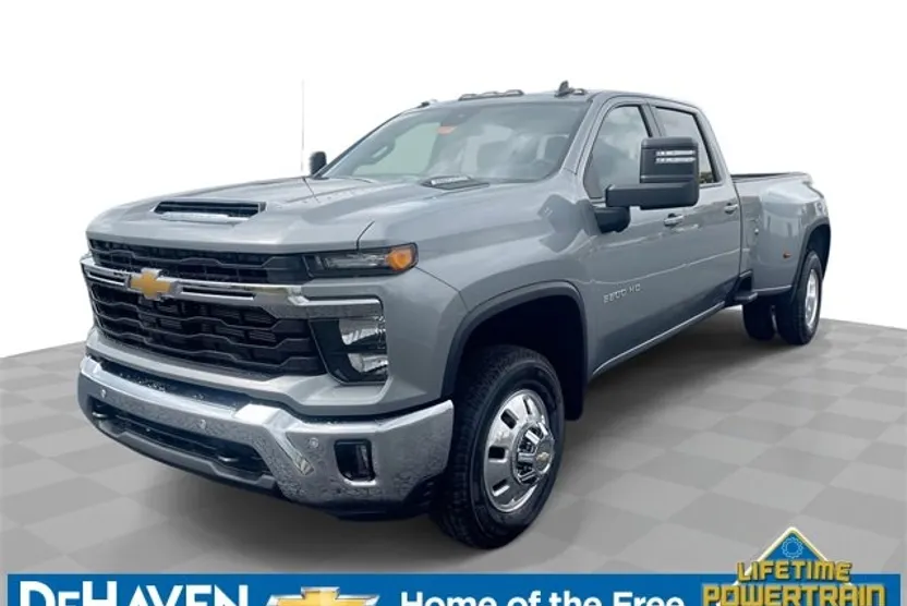 2026 Chevrolet Silverado 3500HD LT photo 1