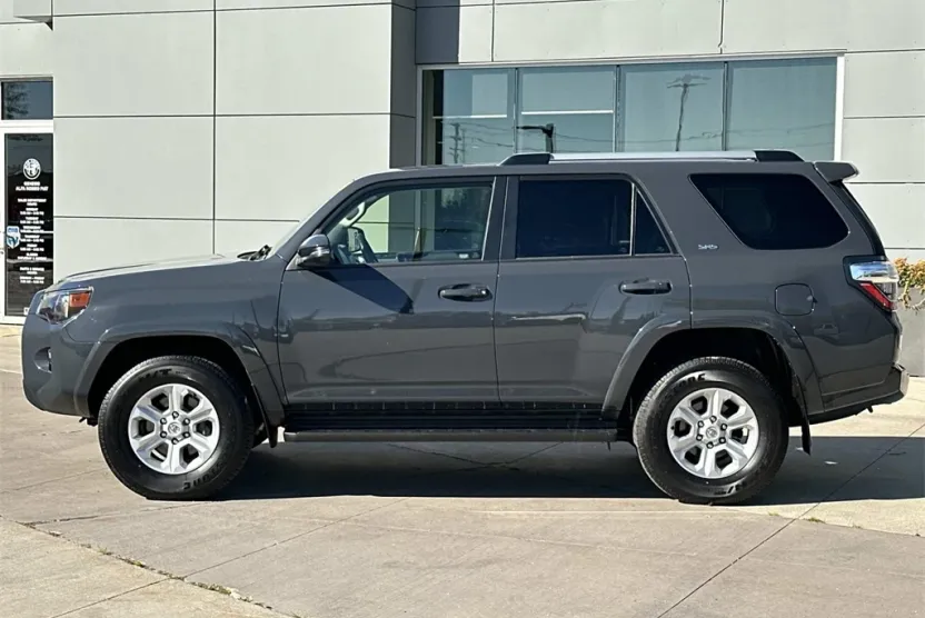 2024 Toyota 4Runner SR5 Premium photo 1