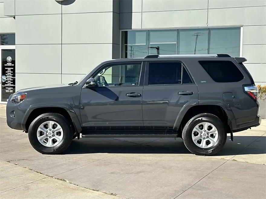 2024 Toyota 4Runner SR5 Premium photo 1
