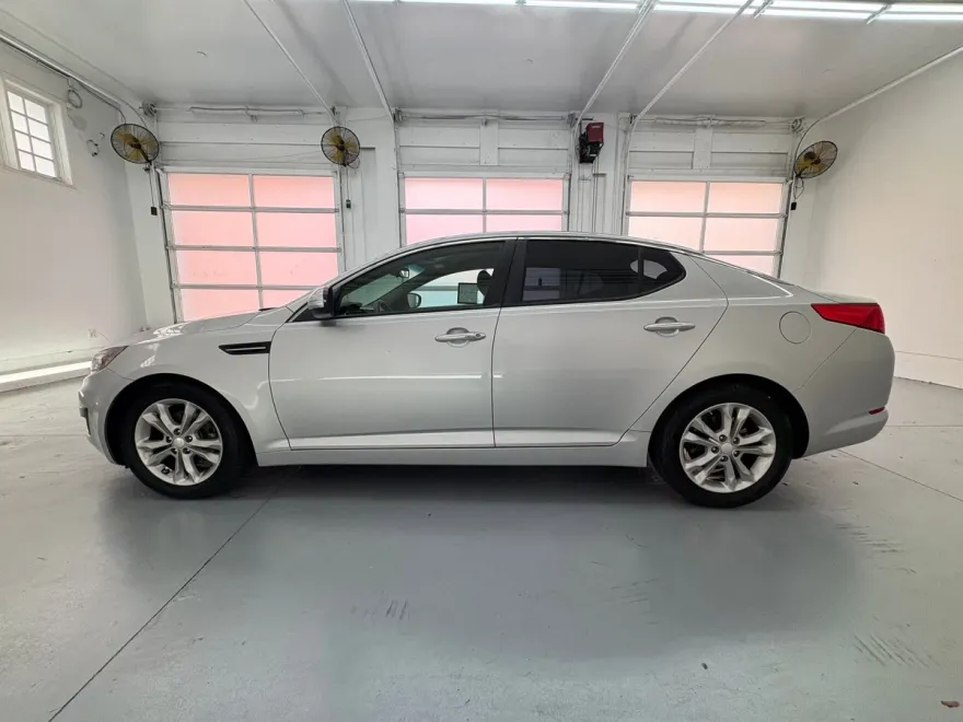 2012 Kia Optima LX photo 1
