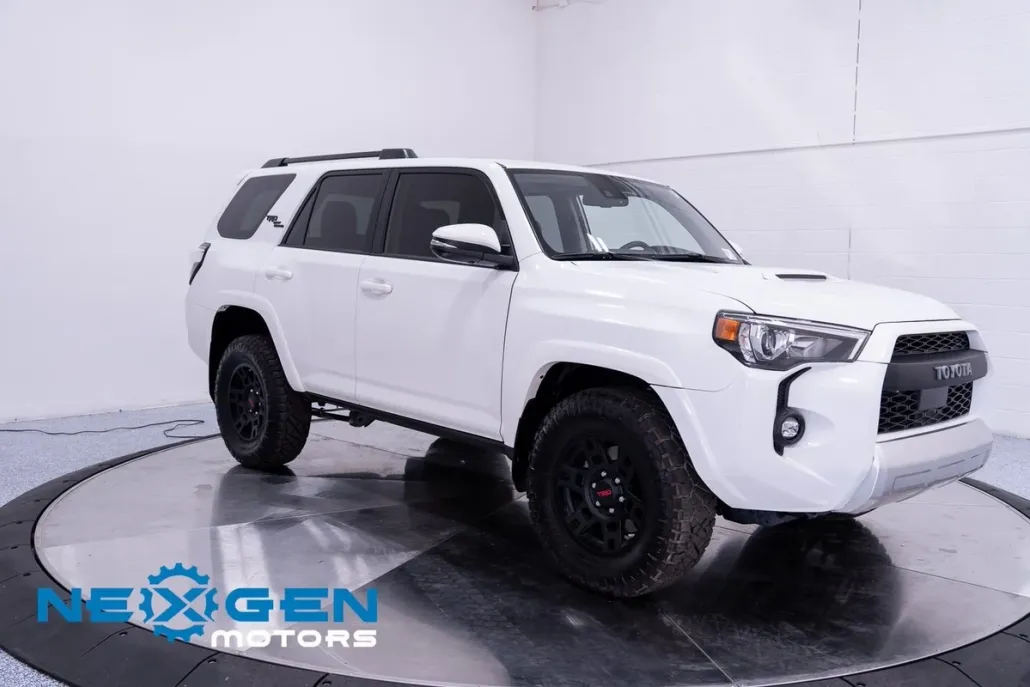 2024 Toyota 4Runner TRD Off-Road Premium photo 1