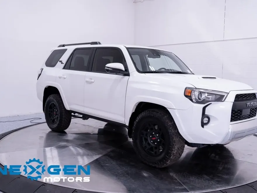 2024 Toyota 4Runner TRD Off-Road Premium photo 1