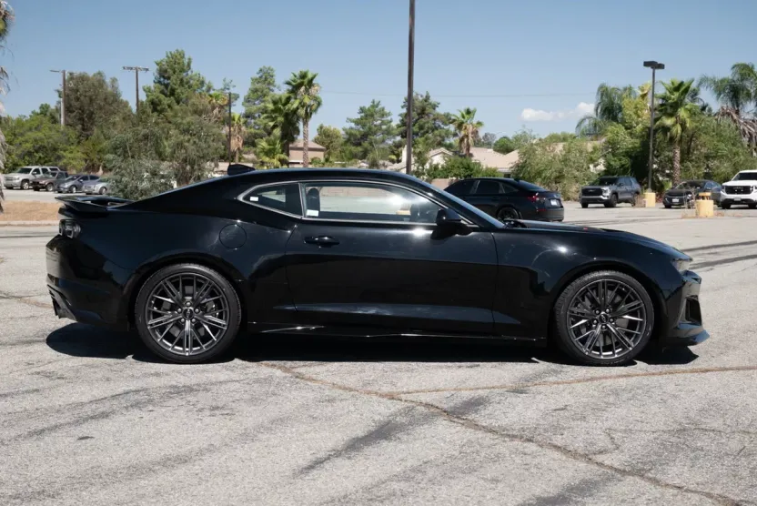2023 Chevrolet Camaro ZL1 photo 1