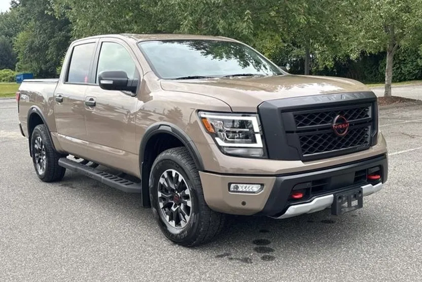 2023 Nissan Titan PRO-4X photo 1