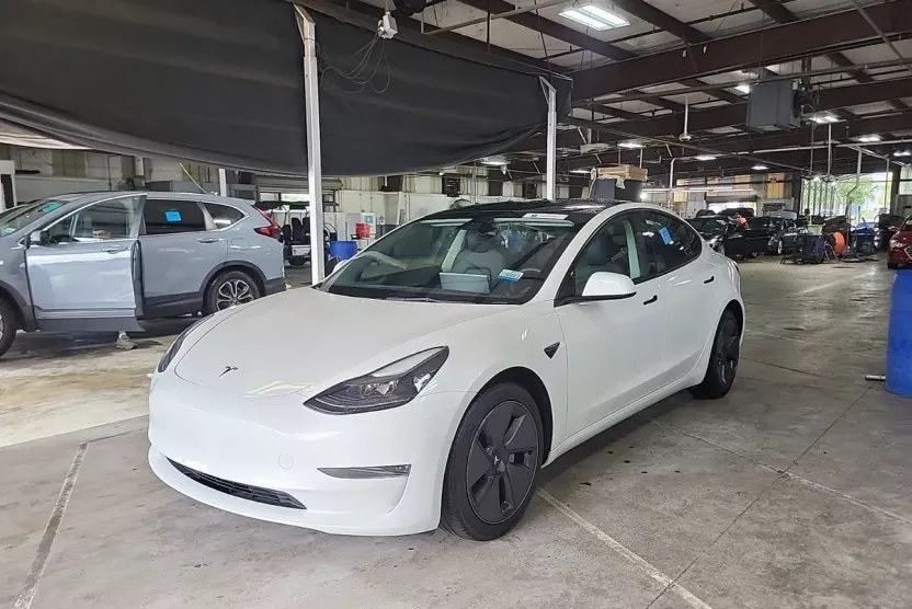 2023 Tesla Model 3 photo 1