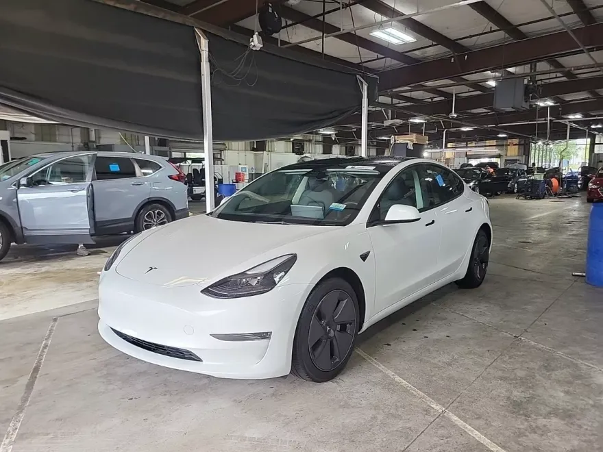 2023 Tesla Model 3 photo 1