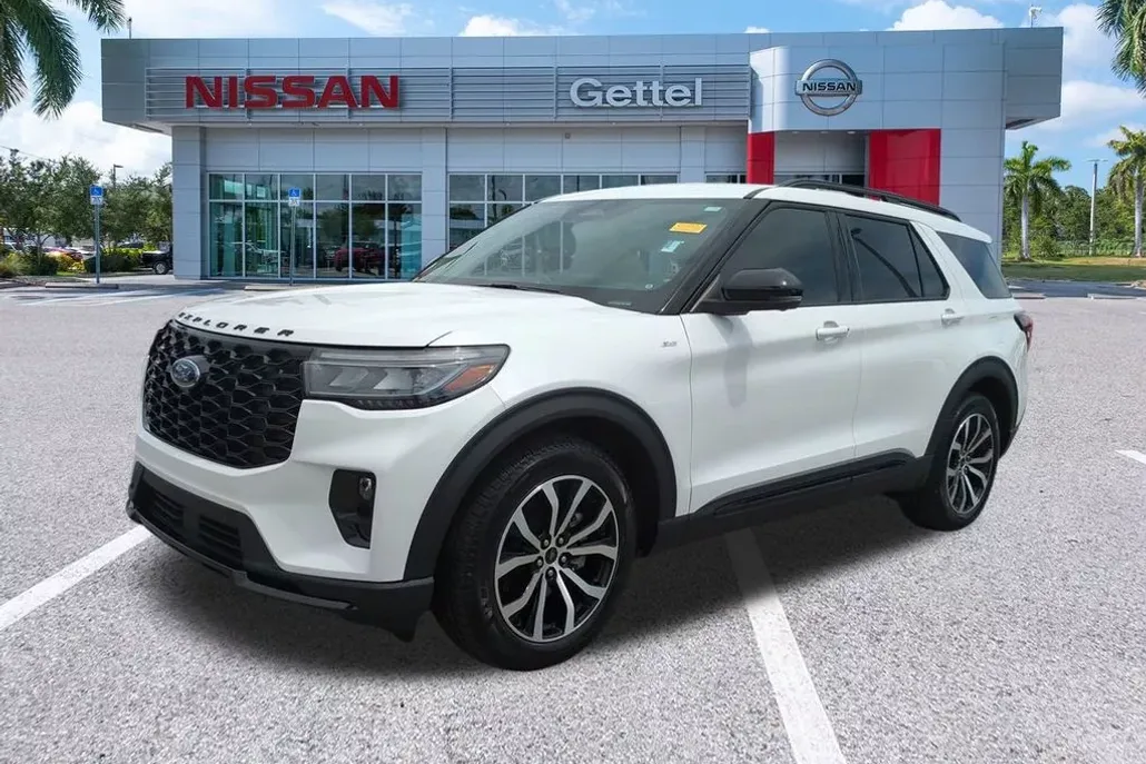 2025 Ford Explorer ST-Line photo 1