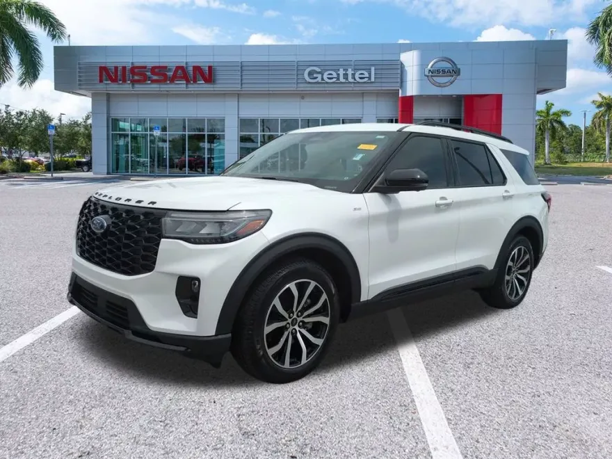 2025 Ford Explorer ST-Line photo 1