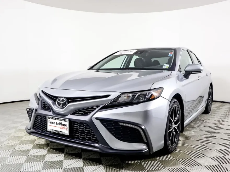 2023 Toyota Camry SE photo 1