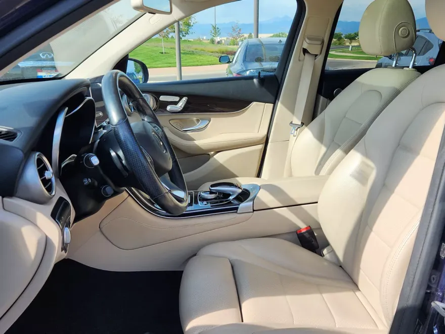 2019 Mercedes Benz GLC 300 photo 1
