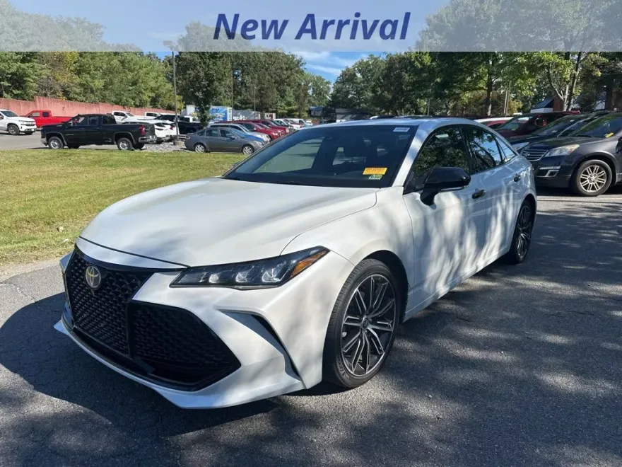 2022 Toyota Avalon Hybrid XSE photo 1