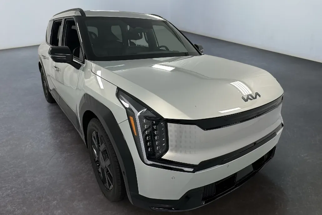 2026 Kia EV9 Land photo 1