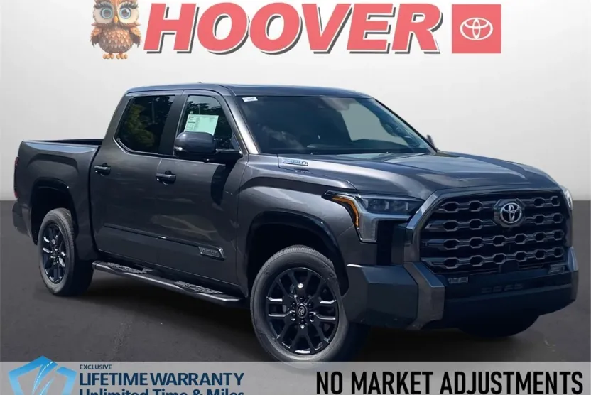 2025 Toyota Tundra Platinum CrewMax photo 1