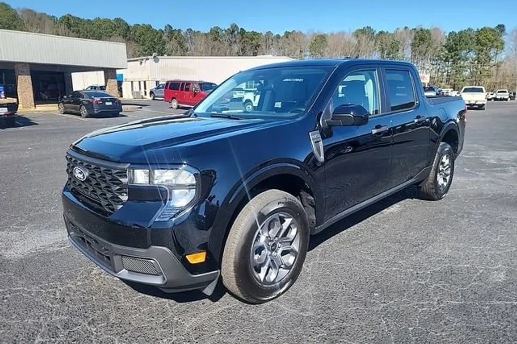 2025 Ford Maverick XLT photo 1