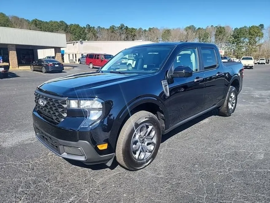 2025 Ford Maverick XLT photo 1