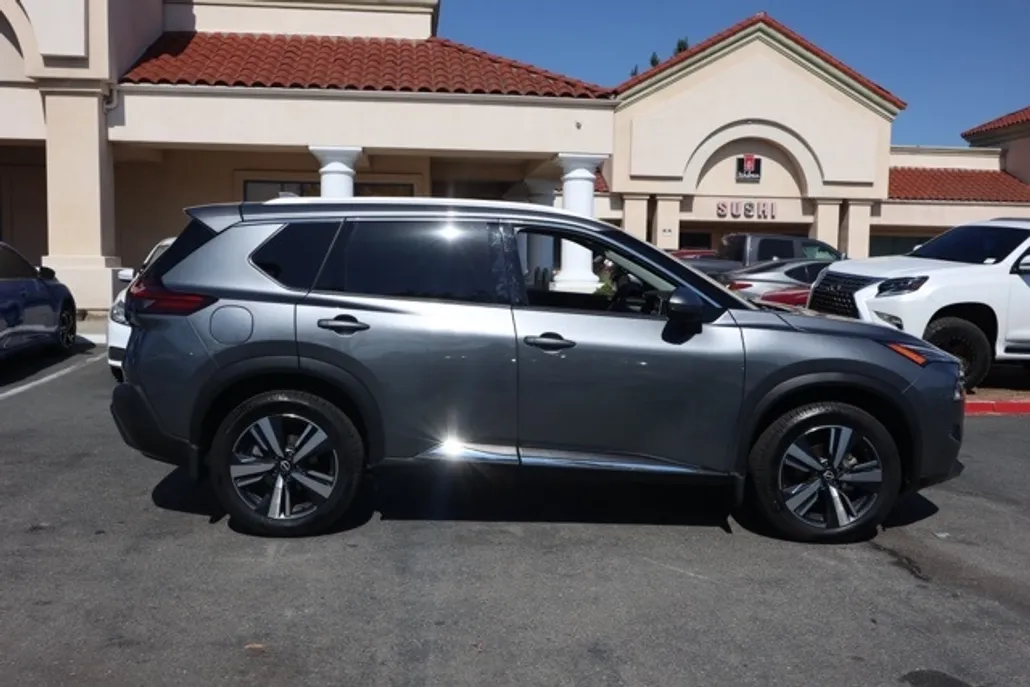 2023 Nissan Rogue SL photo 1