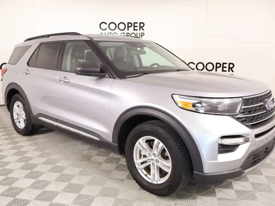 2023 Ford Explorer XLT photo 1
