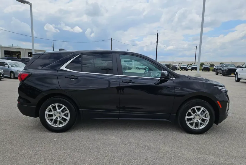 2023 Chevrolet Equinox LT photo 1