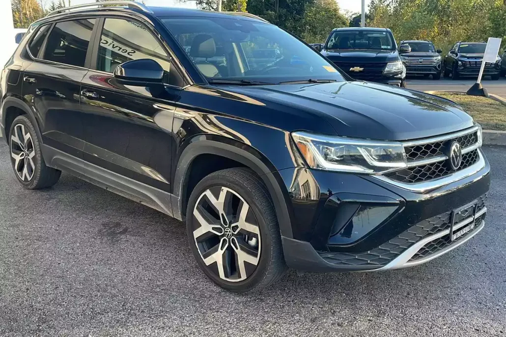 2023 Volkswagen Taos SEL photo 1
