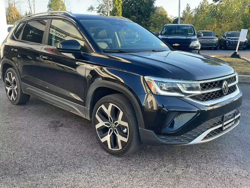 2023 Volkswagen Taos SEL photo 1