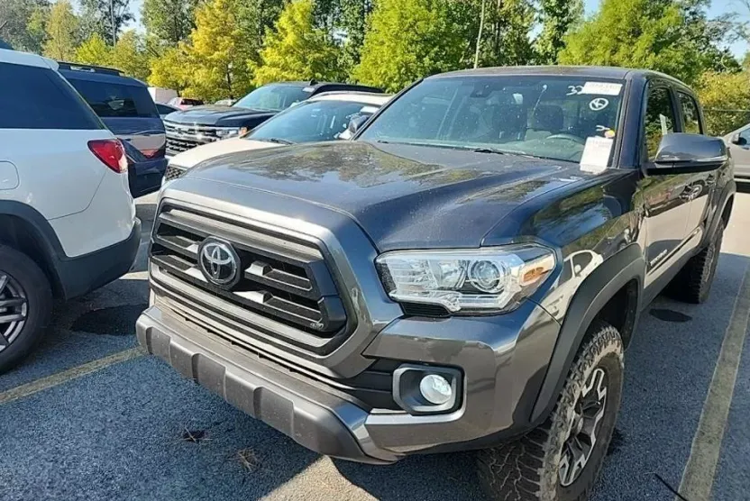 2020 Toyota Tacoma SR5 photo 1