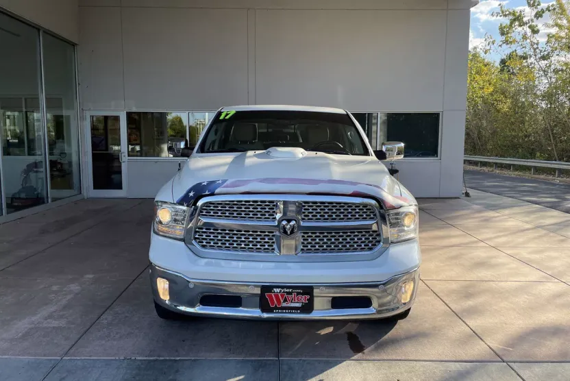 2017 Ram 1500 Laramie photo 1