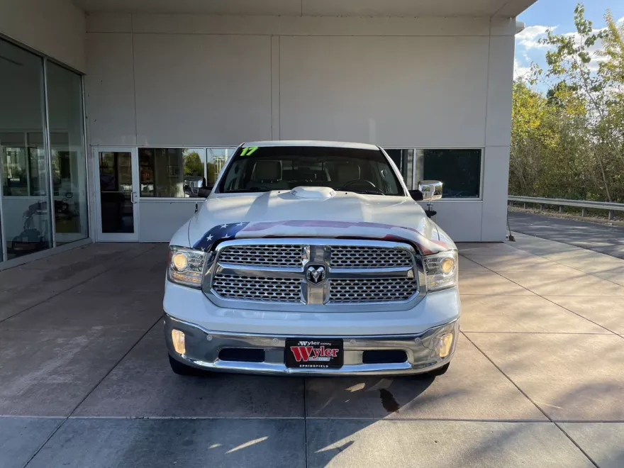 2017 Ram 1500 Laramie photo 1