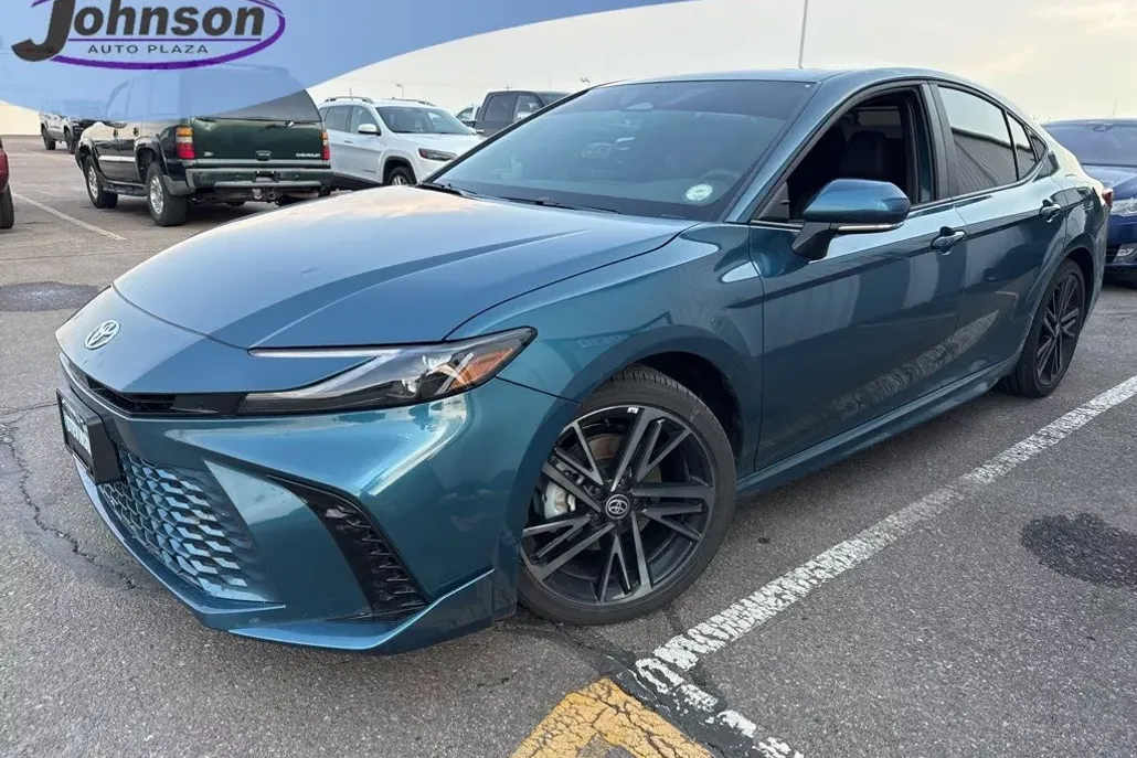 2025 Toyota Camry LE photo 1