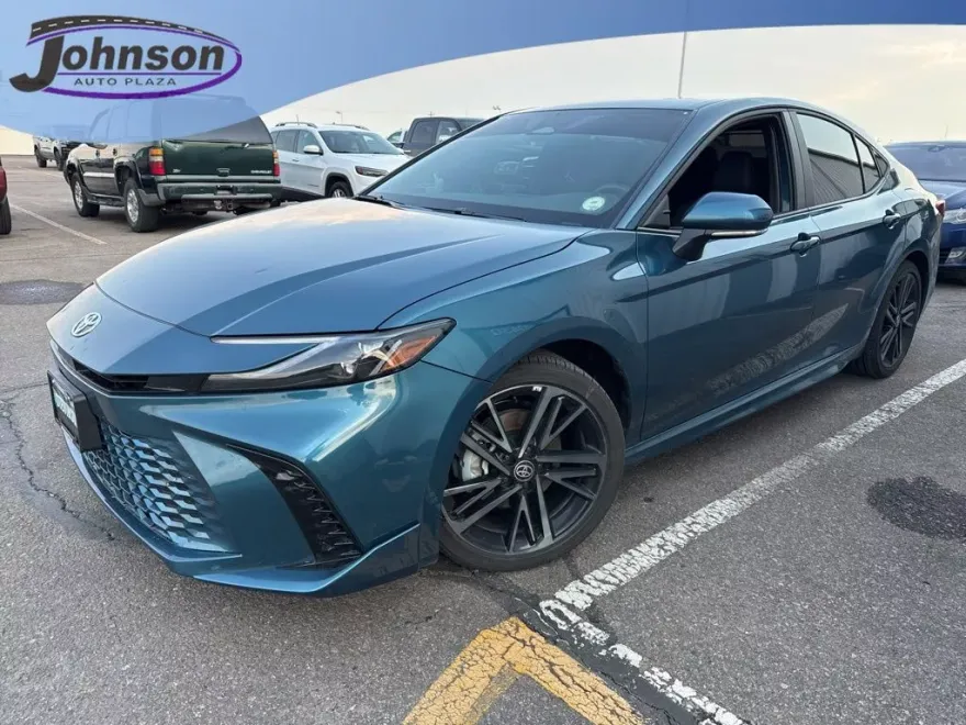 2025 Toyota Camry LE photo 1