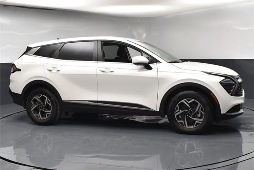 2025 Kia Sportage LX photo 1