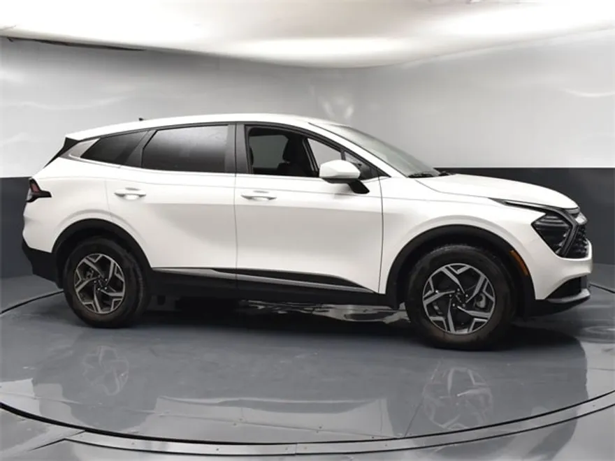 2025 Kia Sportage LX photo 1