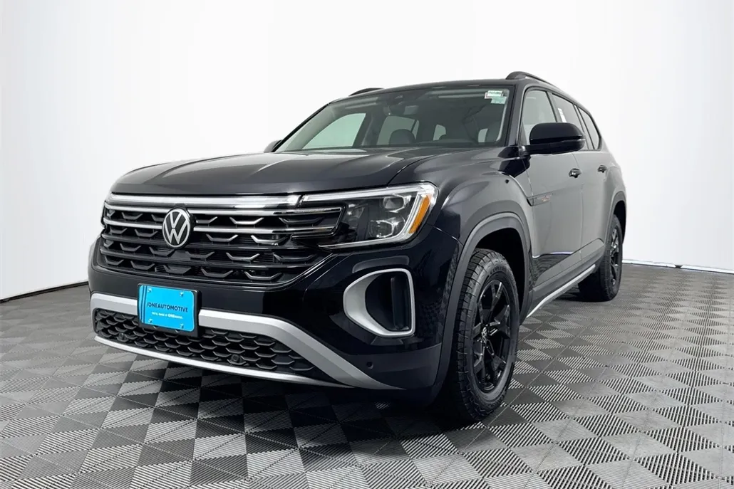 2025 Volkswagen Atlas Peak Edition SE photo 1