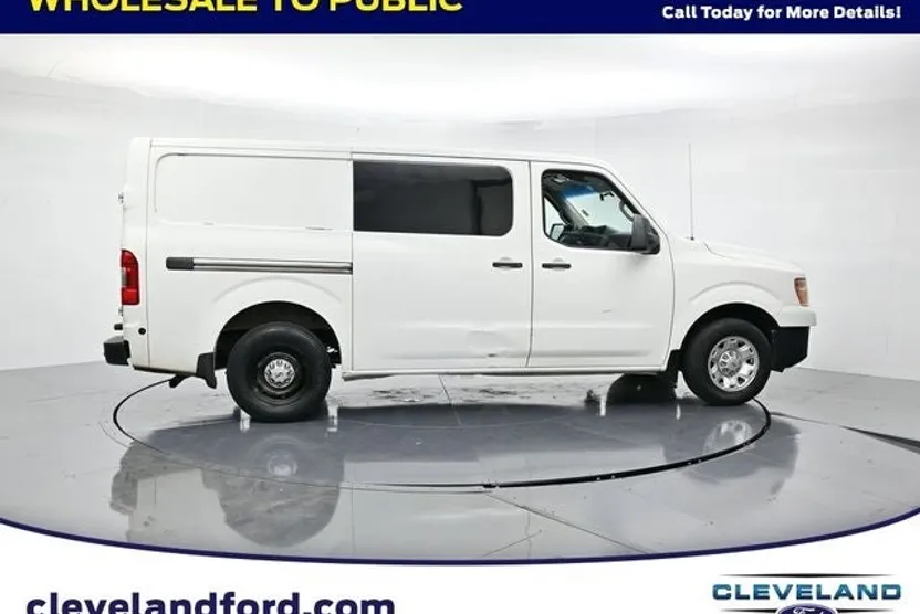 2014 Nissan NV2500 HD SV photo 1