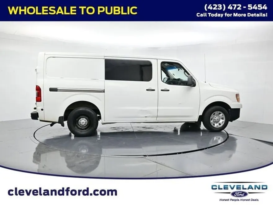 2014 Nissan NV2500 HD SV photo 1