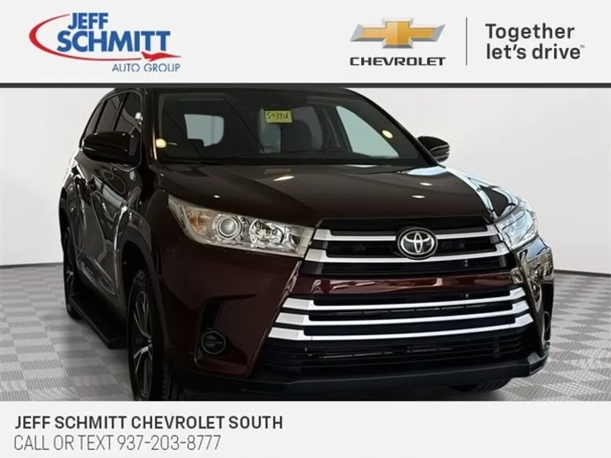 2019 Toyota Highlander LE photo 1