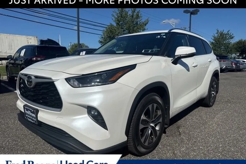2021 Toyota Highlander XLE photo 1