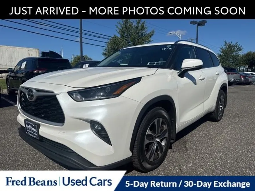 2021 Toyota Highlander XLE photo 1