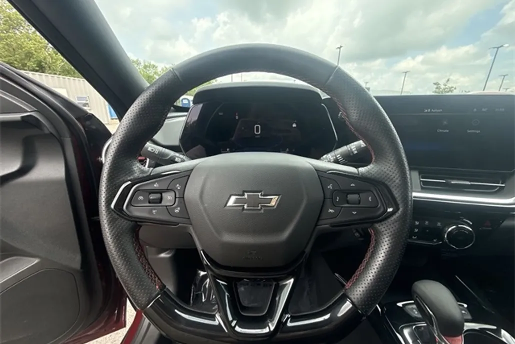 2024 Chevrolet Trax photo 1