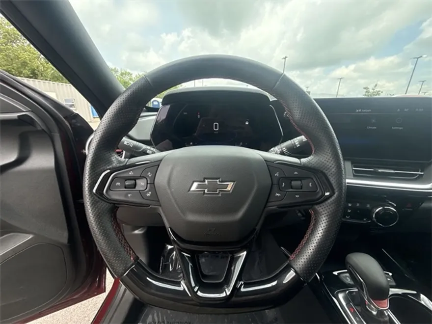 2024 Chevrolet Trax photo 1