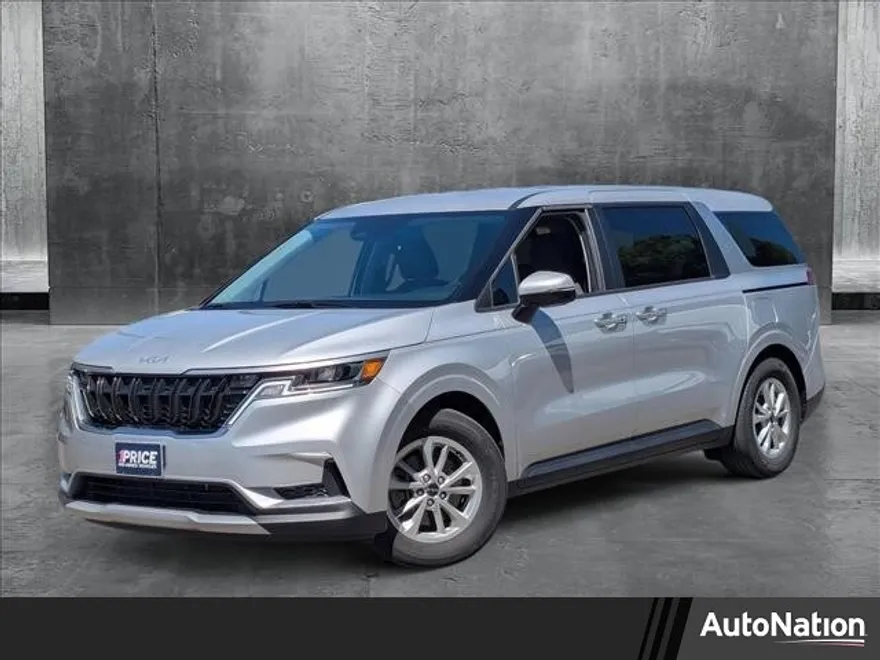 2023 Kia Carnival LX photo 1