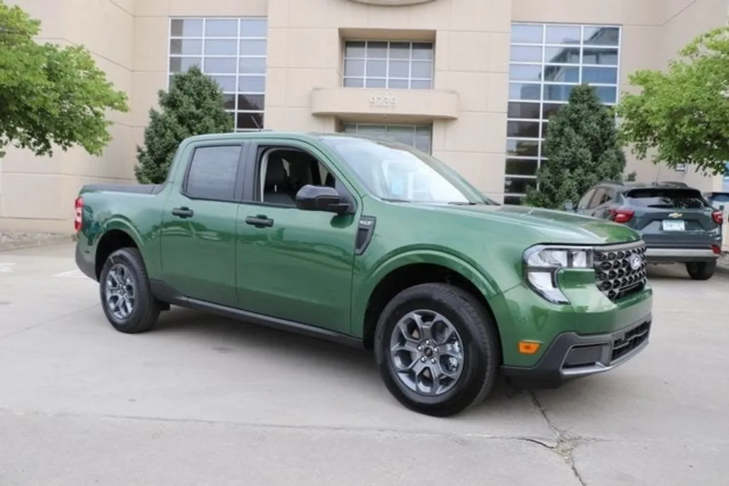2025 Ford Maverick XLT photo 1