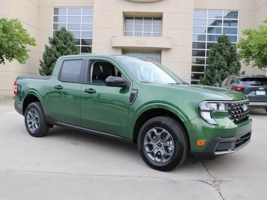 2025 Ford Maverick XLT photo 1