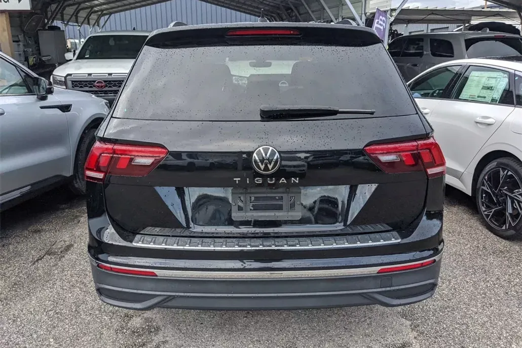 2023 Volkswagen Tiguan S photo 1