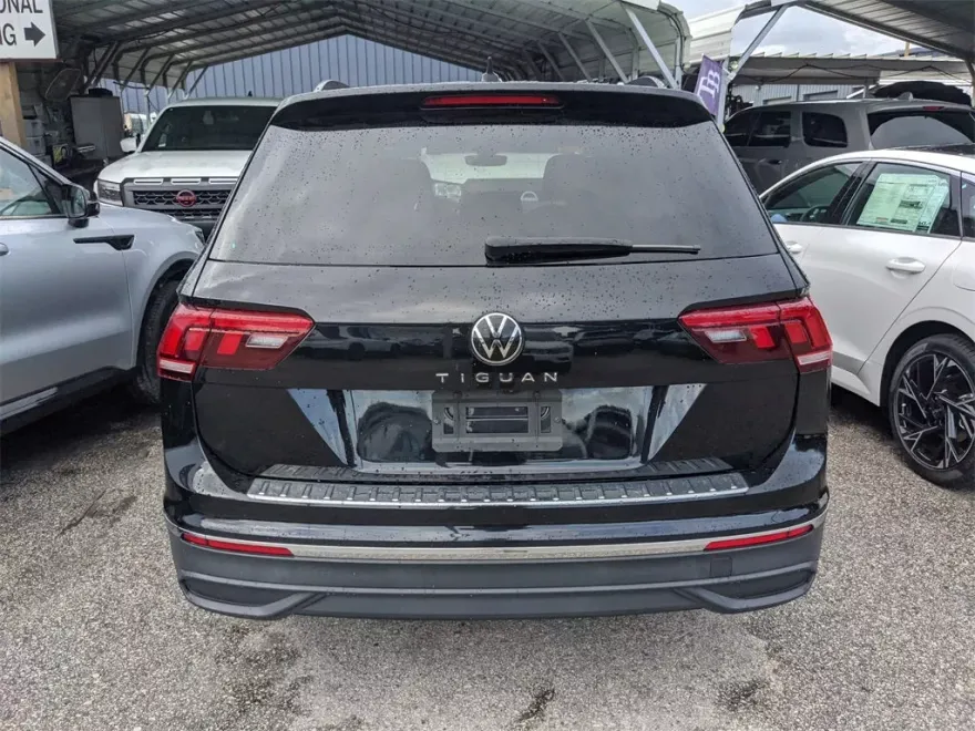 2023 Volkswagen Tiguan S photo 1
