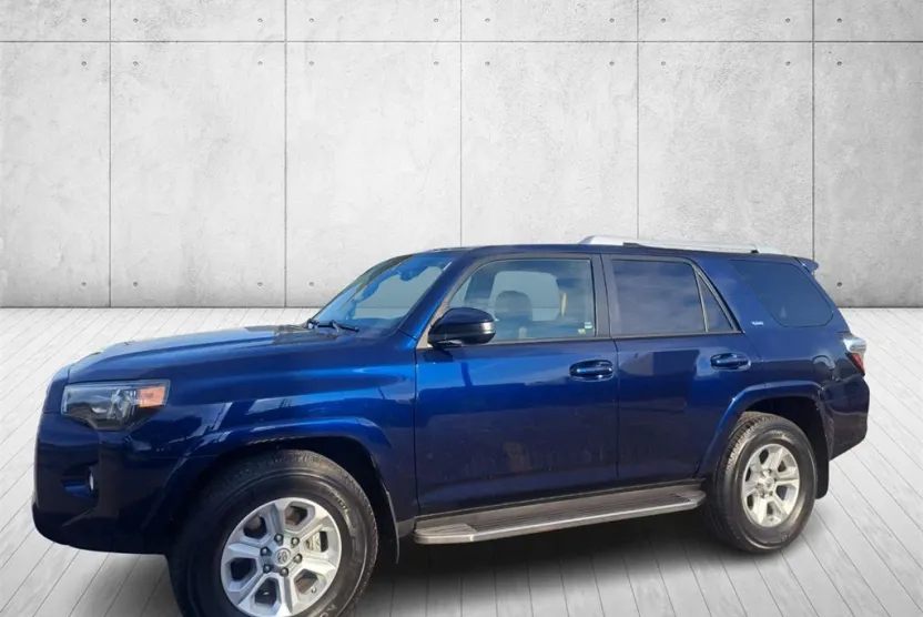 2018 Toyota 4Runner SR5 photo 1
