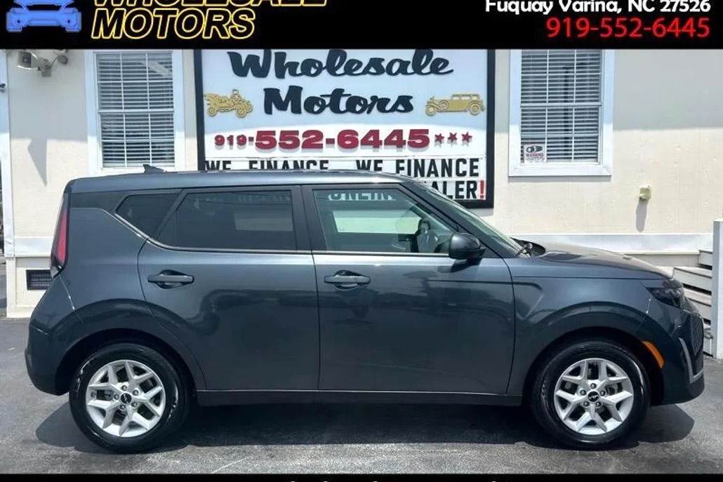 2025 Kia Soul LX photo 1