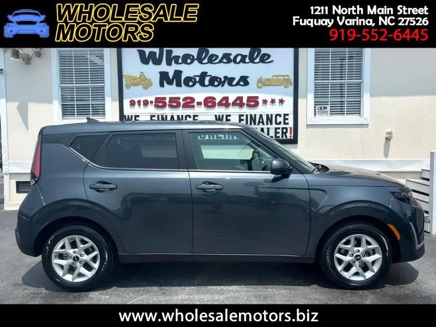 2025 Kia Soul LX photo 1