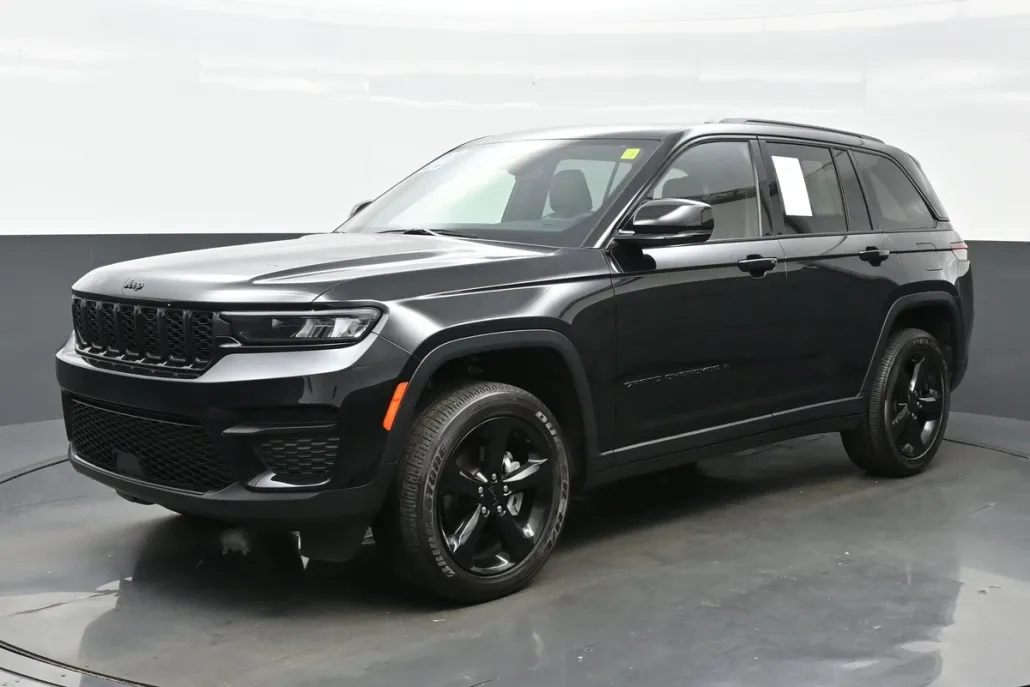 2023 Jeep Grand Cherokee Altitude photo 1