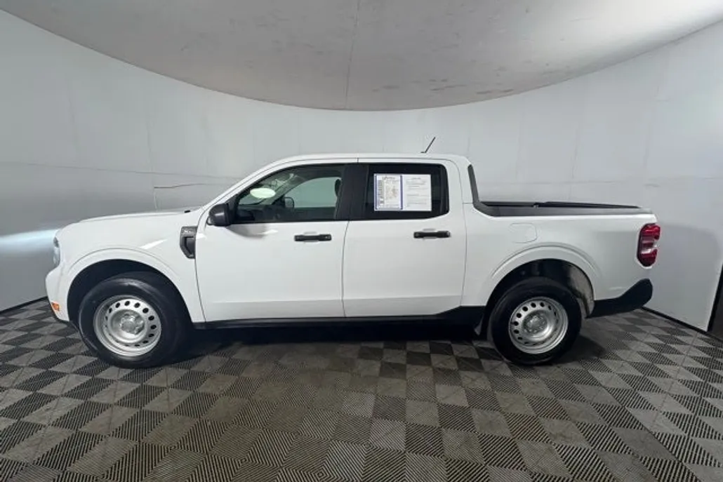 2024 Ford Maverick XL photo 1