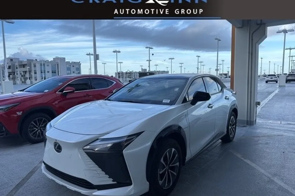 2024 Lexus RZ 300e Luxury photo 1